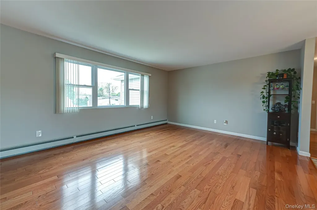 5 Taylor Drive Farmingdale NY 11735