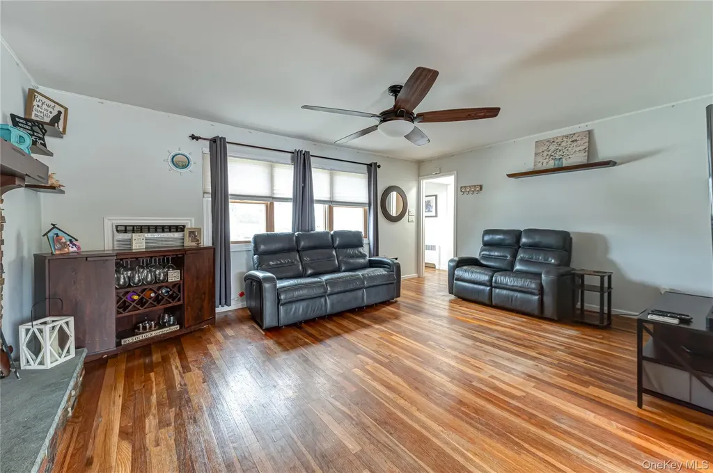 5 Taylor Drive Farmingdale NY 11735