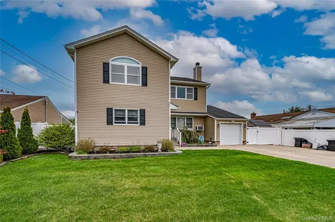 5 Taylor Drive Farmingdale NY 11735