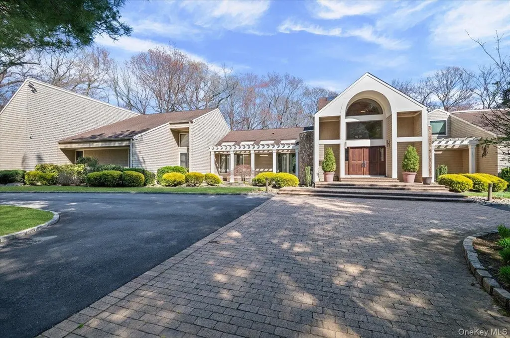 45 Coves Run Syosset NY 11791