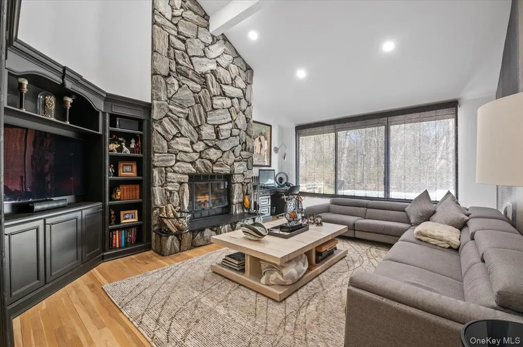 45 Coves Run Syosset NY 11791