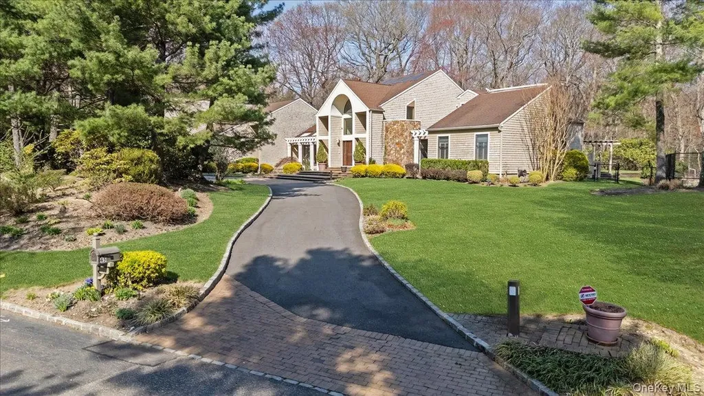 45 Coves Run Syosset NY 11791