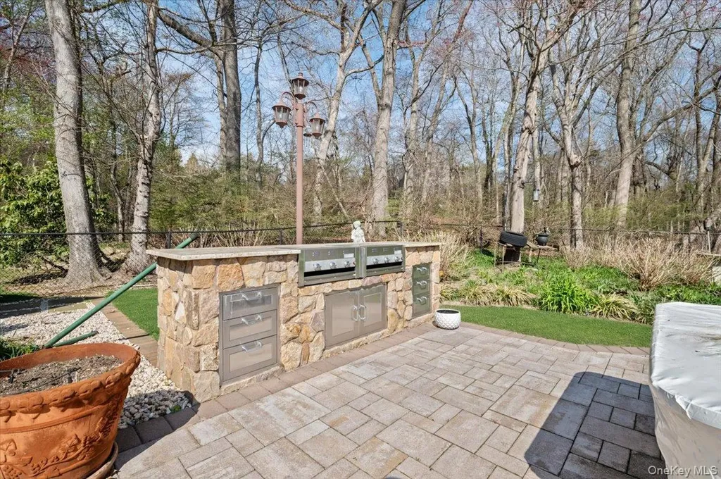 45 Coves Run Syosset NY 11791