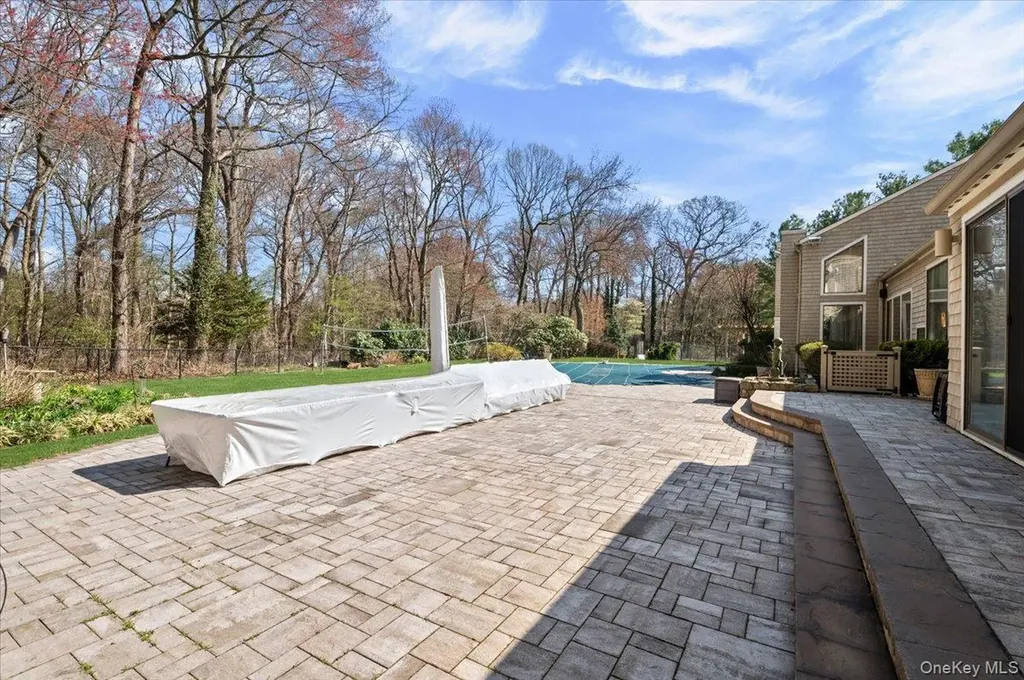 45 Coves Run Syosset NY 11791
