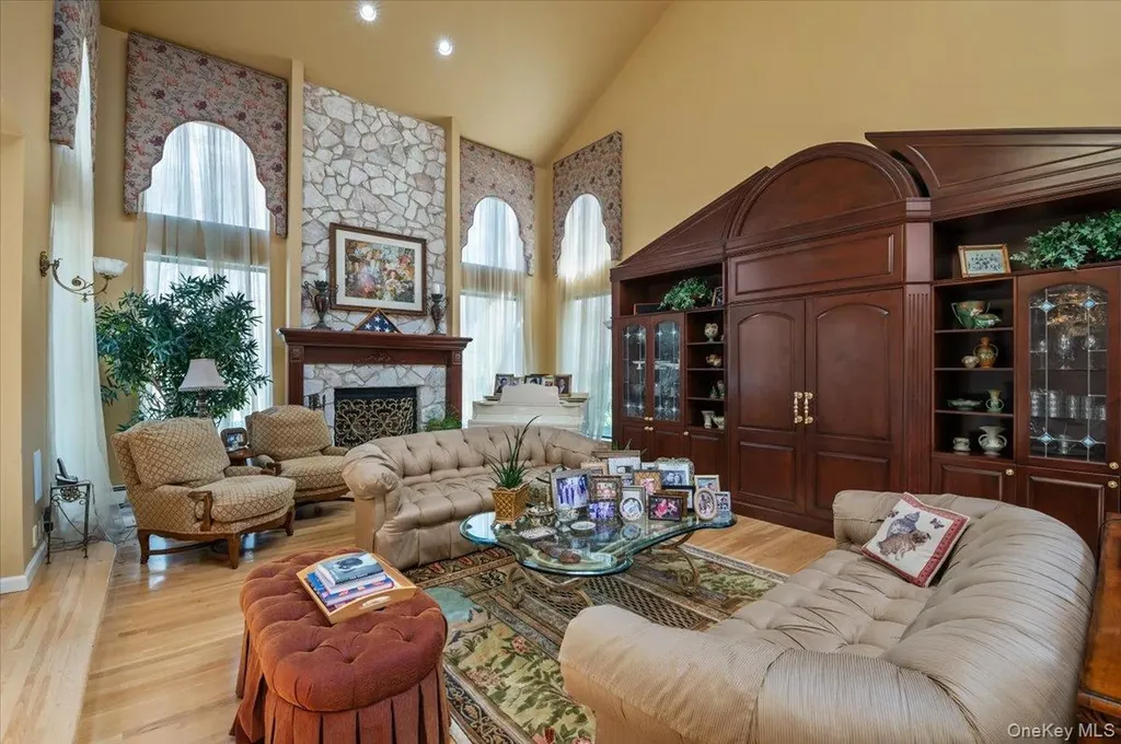 45 Coves Run Syosset NY 11791