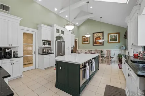 45 Coves Run Syosset NY 11791