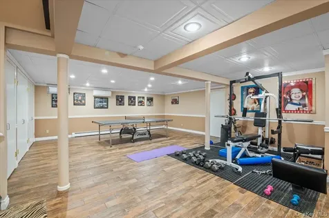 45 Coves Run Syosset NY 11791