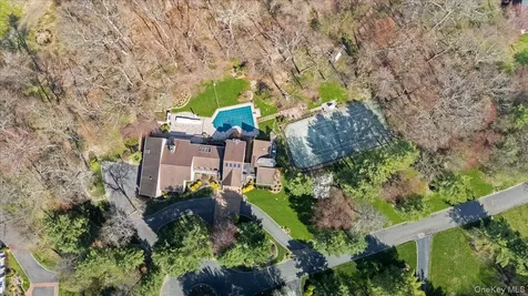 45 Coves Run Syosset NY 11791