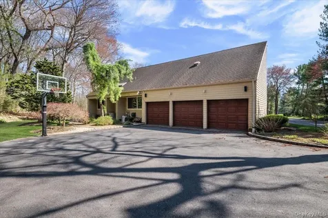 45 Coves Run Syosset NY 11791