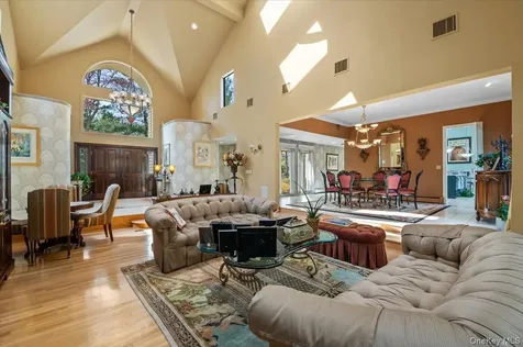 45 Coves Run Syosset NY 11791