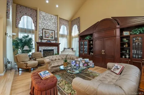 45 Coves Run Syosset NY 11791