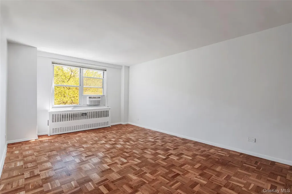 3935 Blackstone Avenue Bronx NY 10471