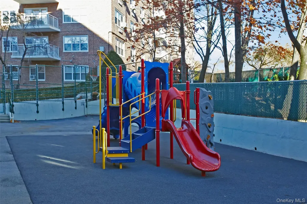 3935 Blackstone Avenue Bronx NY 10471