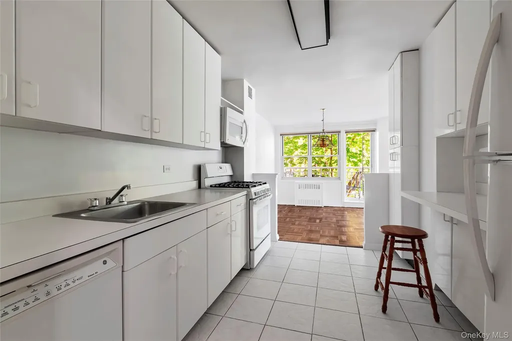 3935 Blackstone Avenue Bronx NY 10471