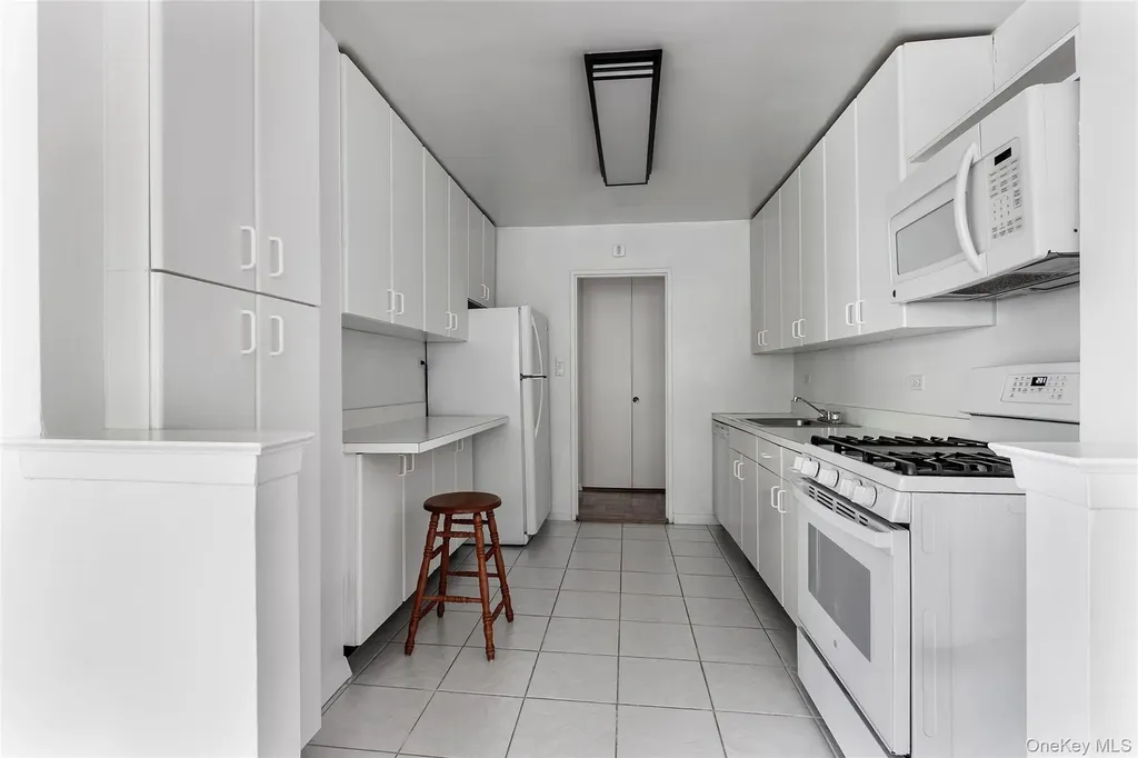 3935 Blackstone Avenue Bronx NY 10471