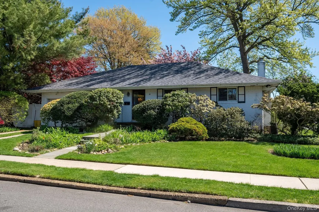 39 Deer Path Lane Syosset NY 11791