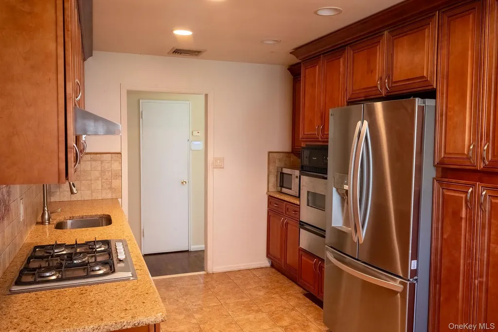 39 Deer Path Lane Syosset NY 11791