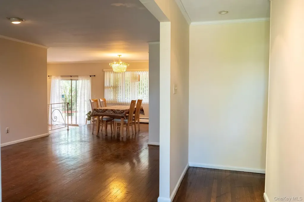 39 Deer Path Lane Syosset NY 11791