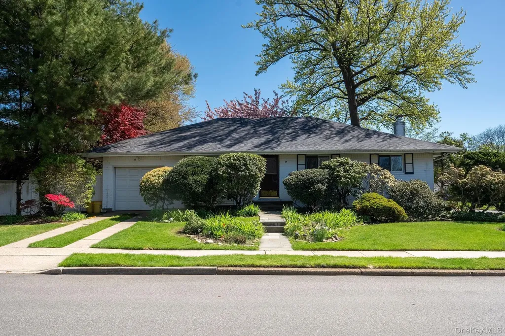 39 Deer Path Lane Syosset NY 11791