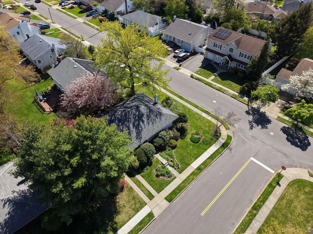 39 Deer Path Lane Syosset NY 11791