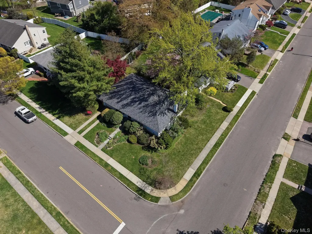 39 Deer Path Lane Syosset NY 11791