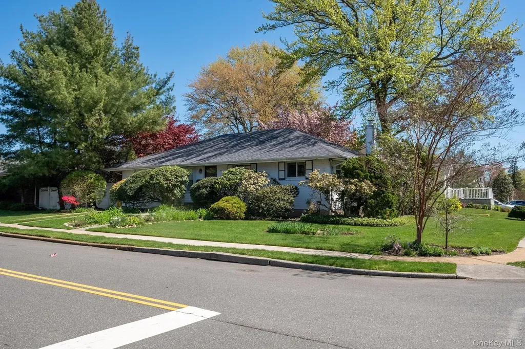 39 Deer Path Lane Syosset NY 11791
