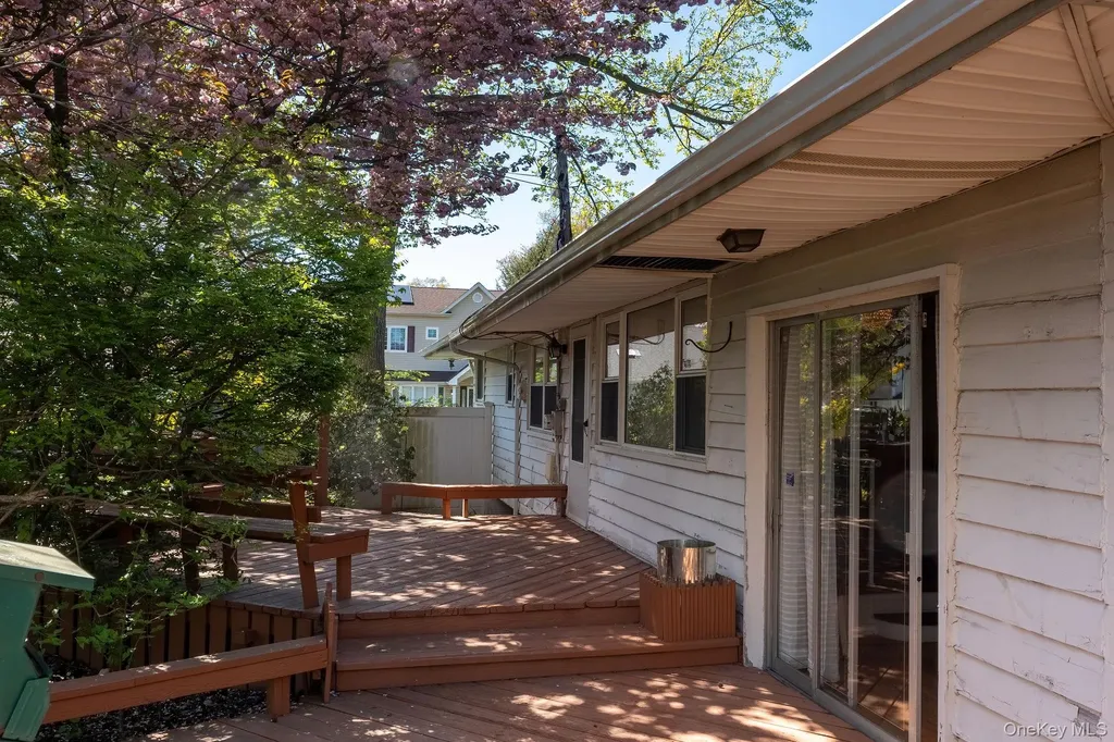 39 Deer Path Lane Syosset NY 11791