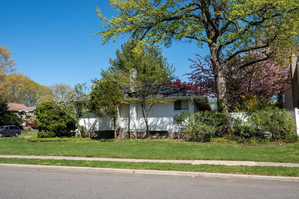 39 Deer Path Lane Syosset NY 11791
