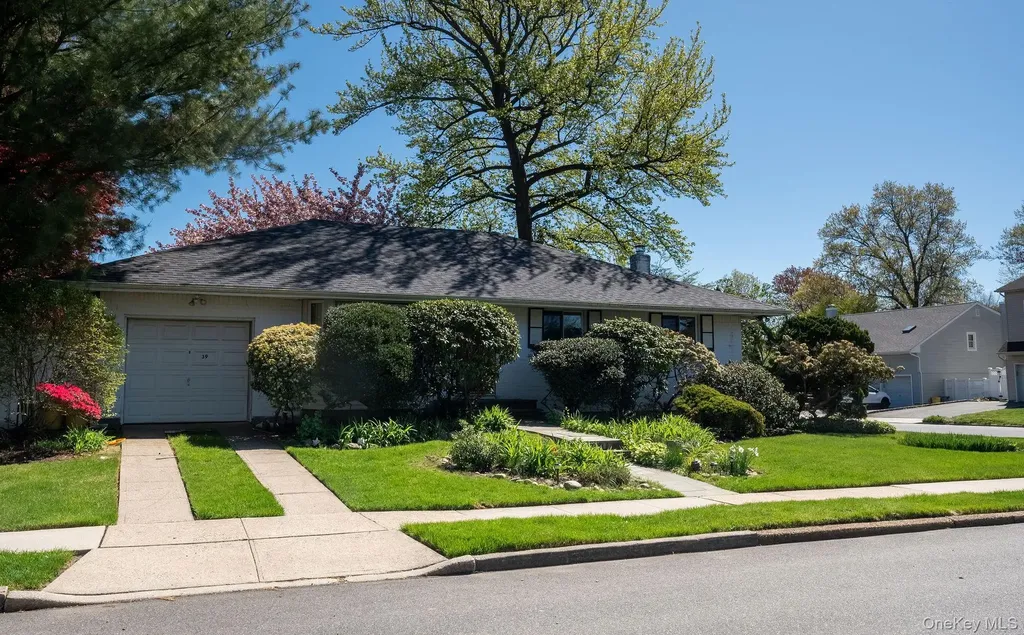 39 Deer Path Lane Syosset NY 11791