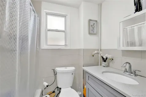 88-37 187th Street Hollis NY 11423