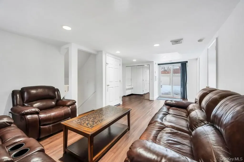 178 Gerhard Road Plainview NY 11803