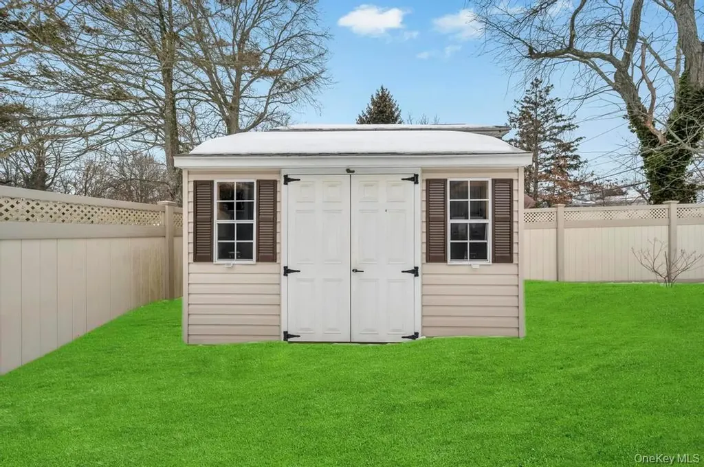 178 Gerhard Road Plainview NY 11803