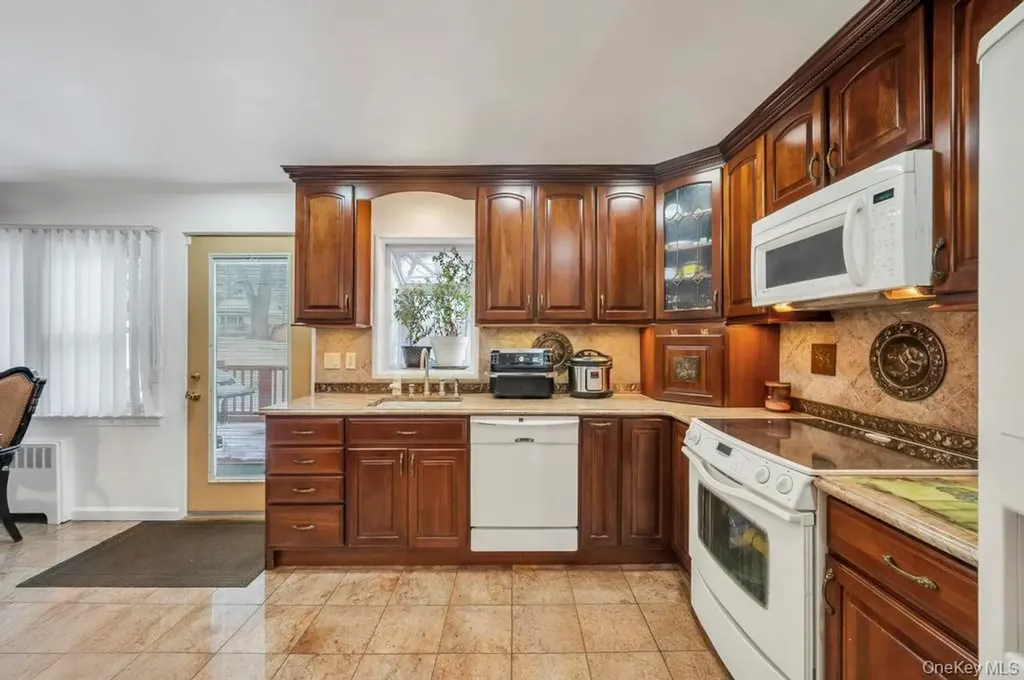 178 Gerhard Road Plainview NY 11803