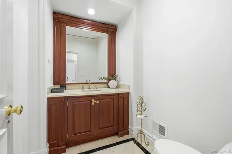 2 Coventry Court Larchmont NY 10538