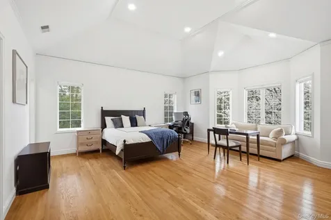 2 Coventry Court Larchmont NY 10538