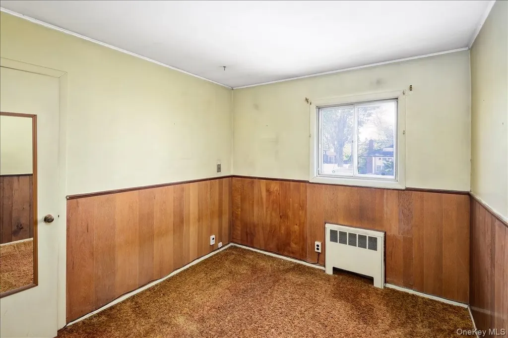 24 Roxbury Avenue Plainview NY 11803