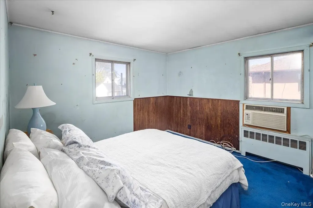 24 Roxbury Avenue Plainview NY 11803