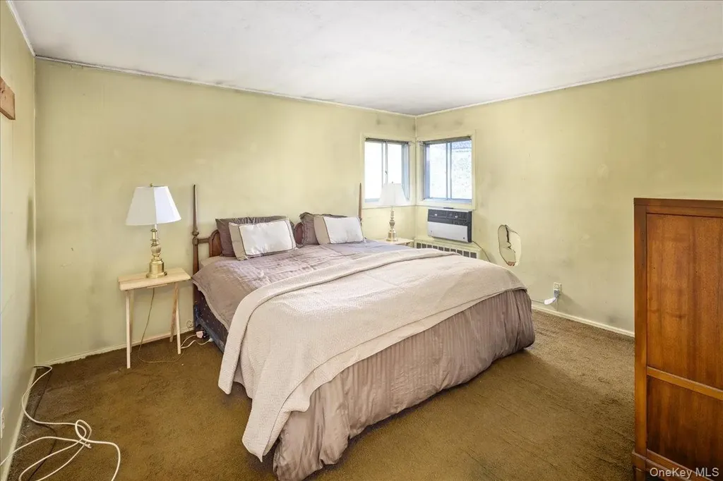 24 Roxbury Avenue Plainview NY 11803