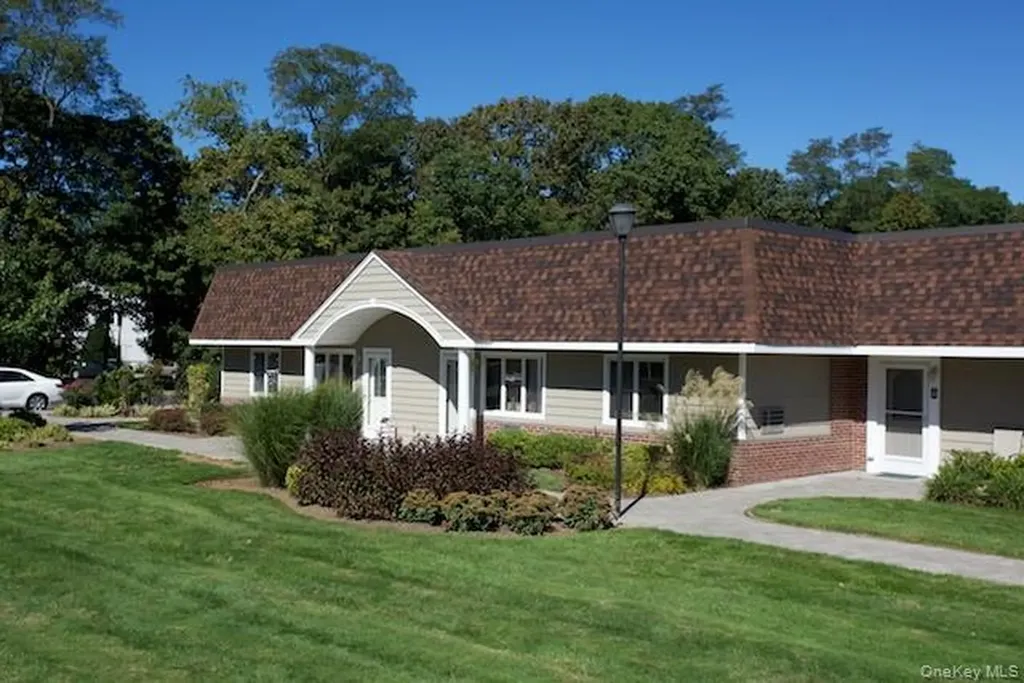 255 E Main Street East Islip NY 11730