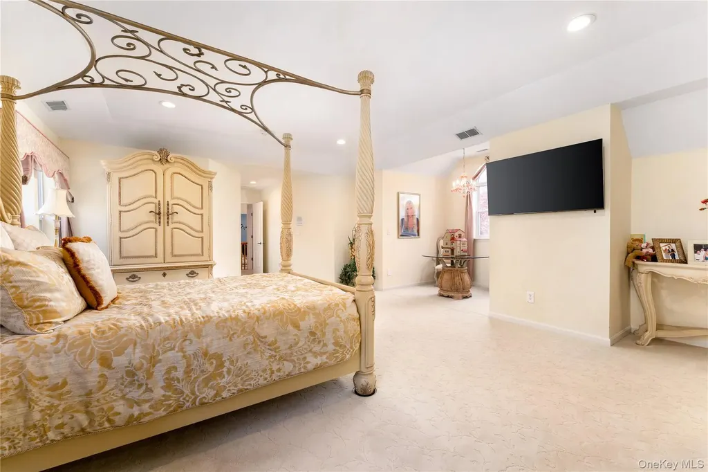9 Framingham Lane Shoreham NY 11786