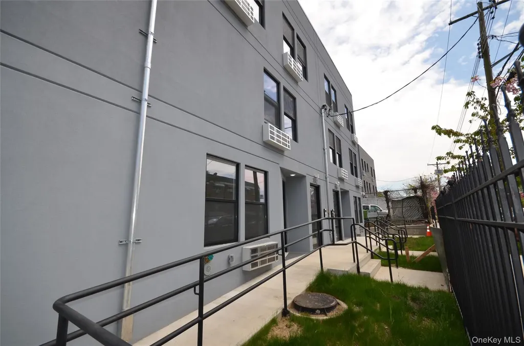 3542 Tiemann Avenue Bronx NY 10469