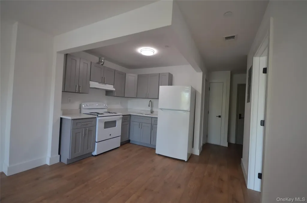 3542 Tiemann Avenue Bronx NY 10469