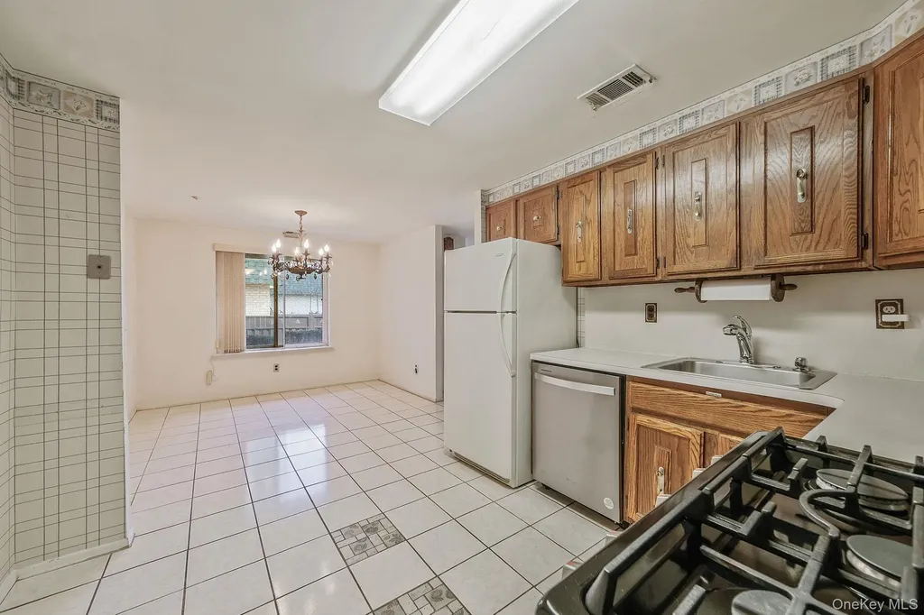 527 Daryl Drive Medford NY 11763