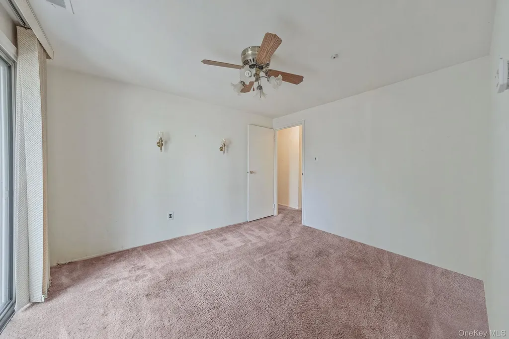 527 Daryl Drive Medford NY 11763