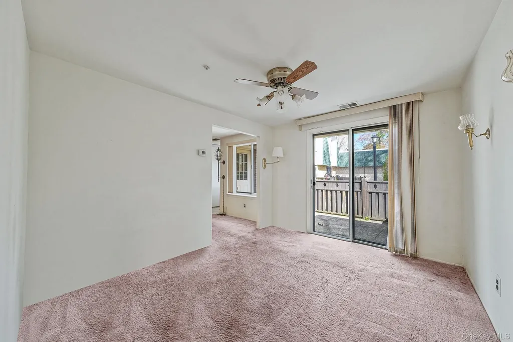 527 Daryl Drive Medford NY 11763