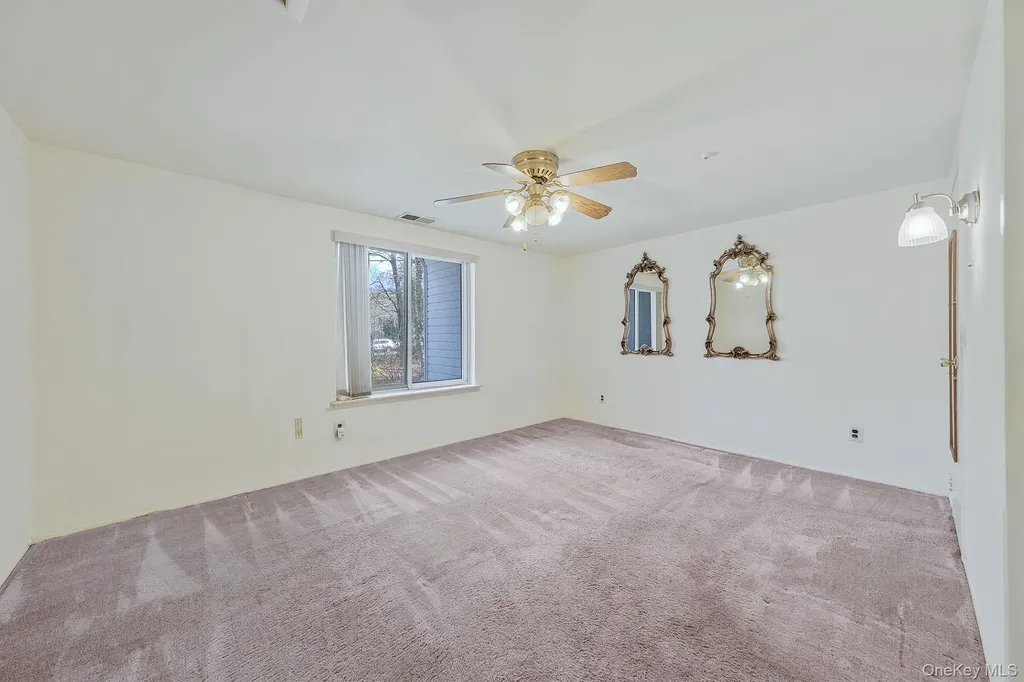 527 Daryl Drive Medford NY 11763