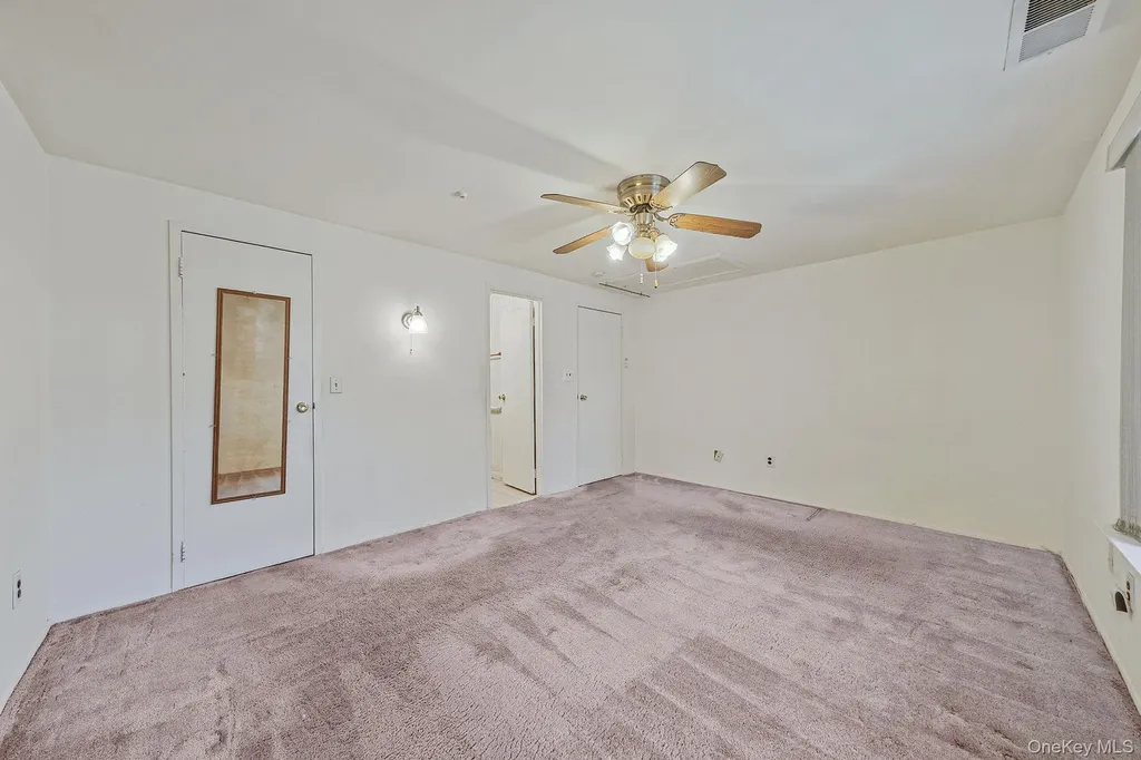 527 Daryl Drive Medford NY 11763