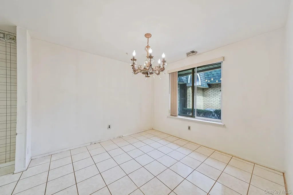 527 Daryl Drive Medford NY 11763