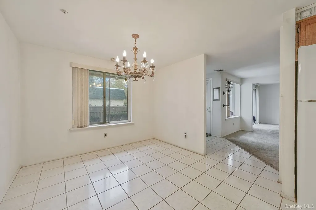 527 Daryl Drive Medford NY 11763