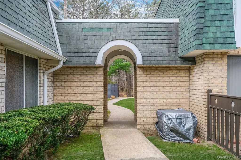 527 Daryl Drive Medford NY 11763